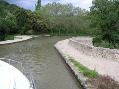 Kanal &uuml;ber Br&uuml;cke